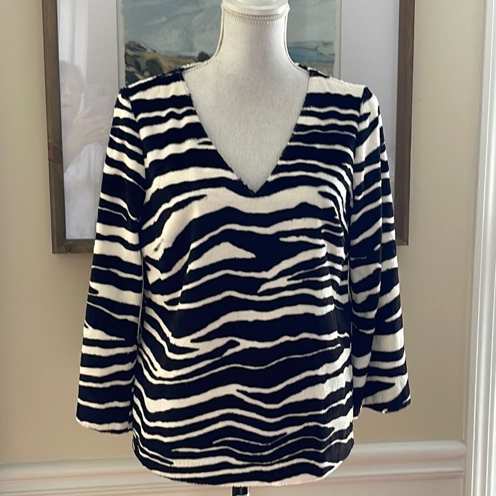 Fabulous Trina Turk V-Neck Pullover